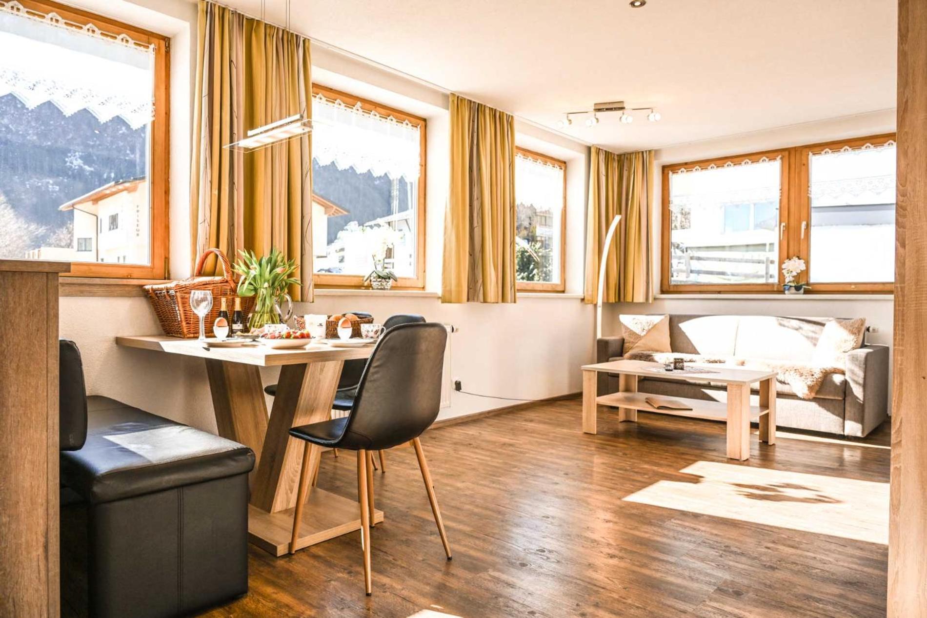 Appartements Schwarzer Adler Elbigenalp Εξωτερικό φωτογραφία